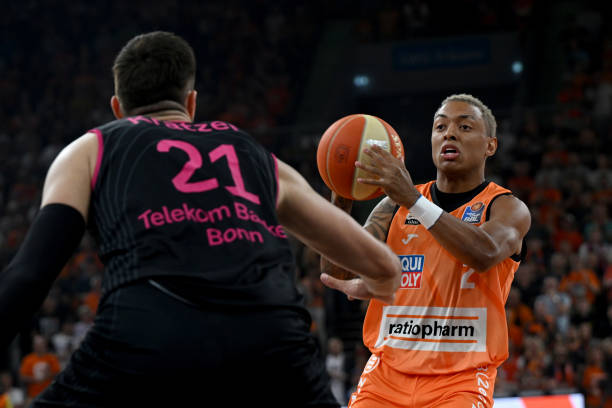 后者在采访 后者在采访