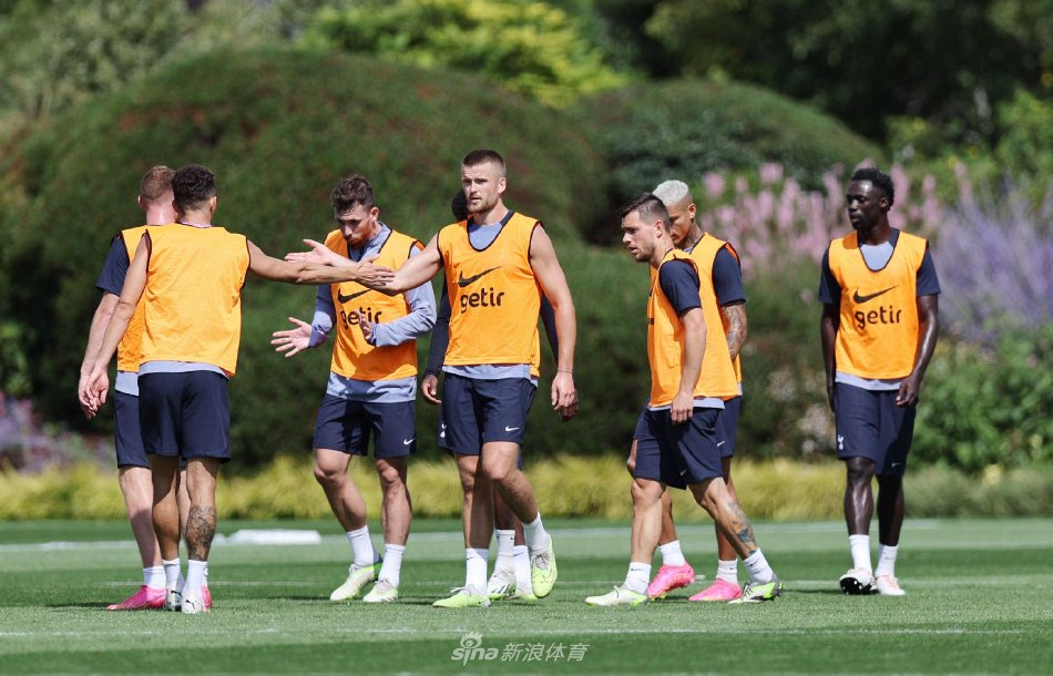 皇马2人不走了！夏窗提前关闭：5进4出豪砸1.7亿创6年纪录