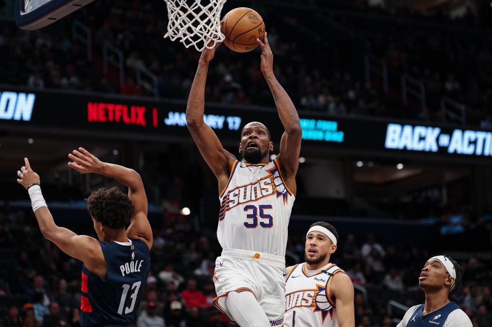 巨星球！阿夫迪亚后撤步三分命中