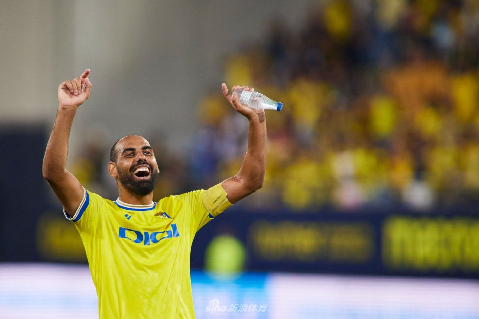 打破勇士防线的核心力量！老鹰新星约翰逊能否引领球队走向辉煌？