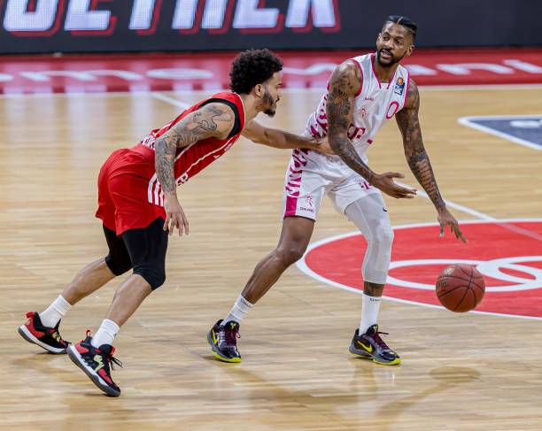 看球跨年，CBA元旦大战背后的赛事经济火了